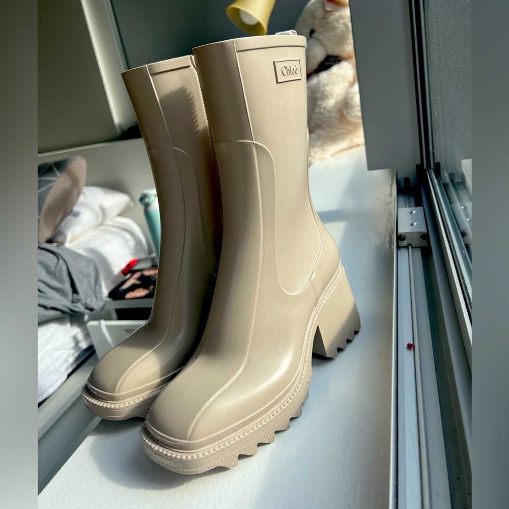 Chloe Betty Rain Boots Size 38 Tan/Beige